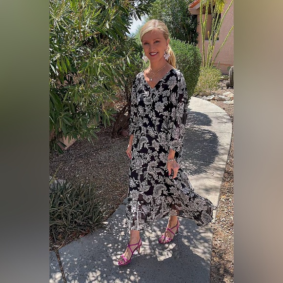 NWT FALL ARRIVAL STUNNING DESIGNER BLACK & WHITE MIDI DRESS-XS - Picture 1 of 17